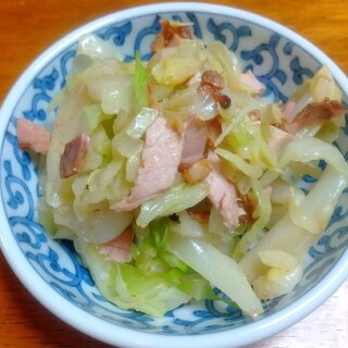 チャーシューとキャベツの炒め物